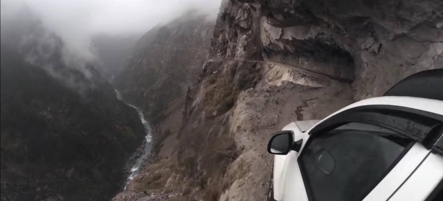 Dacia Duster carretera más peligrosa del mundo_India