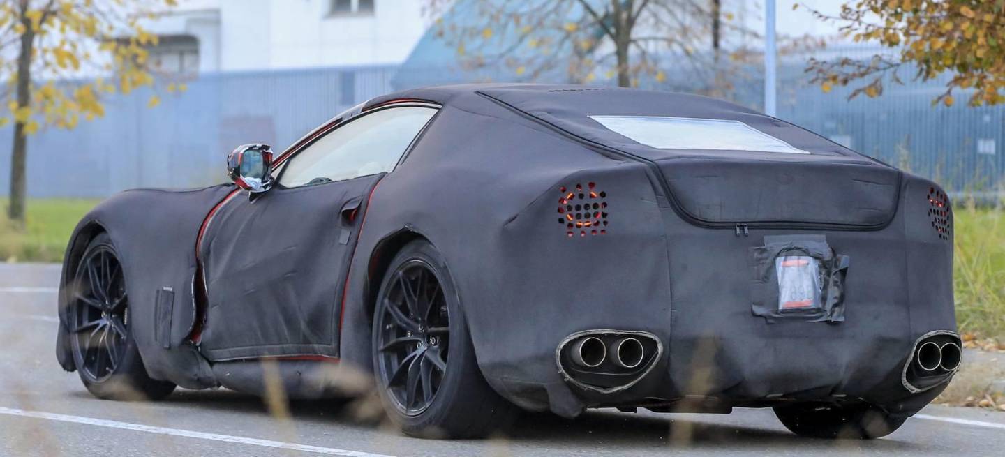 Ferrari-F12M-camuflaje