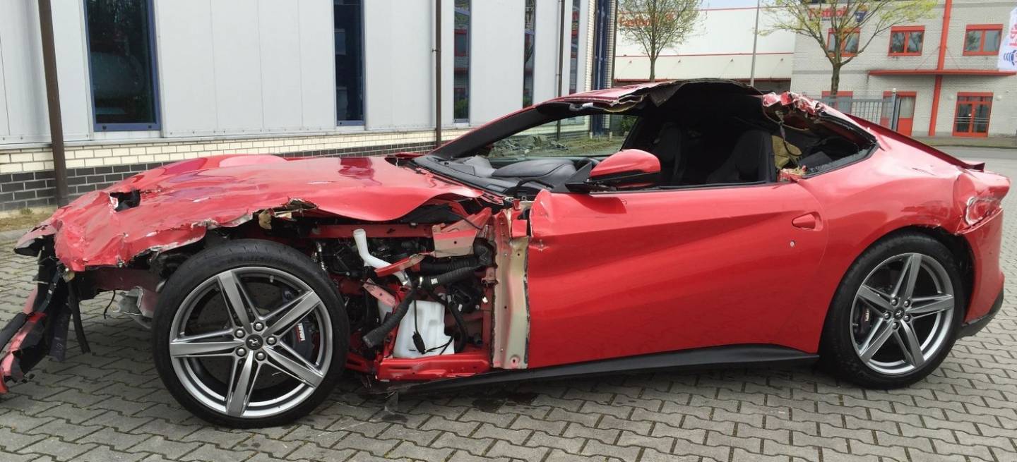 Ferrari_f12_accidentado_DM_11