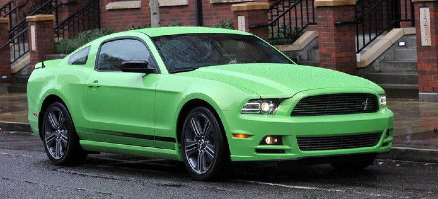 Ford_Mustang_2013_1