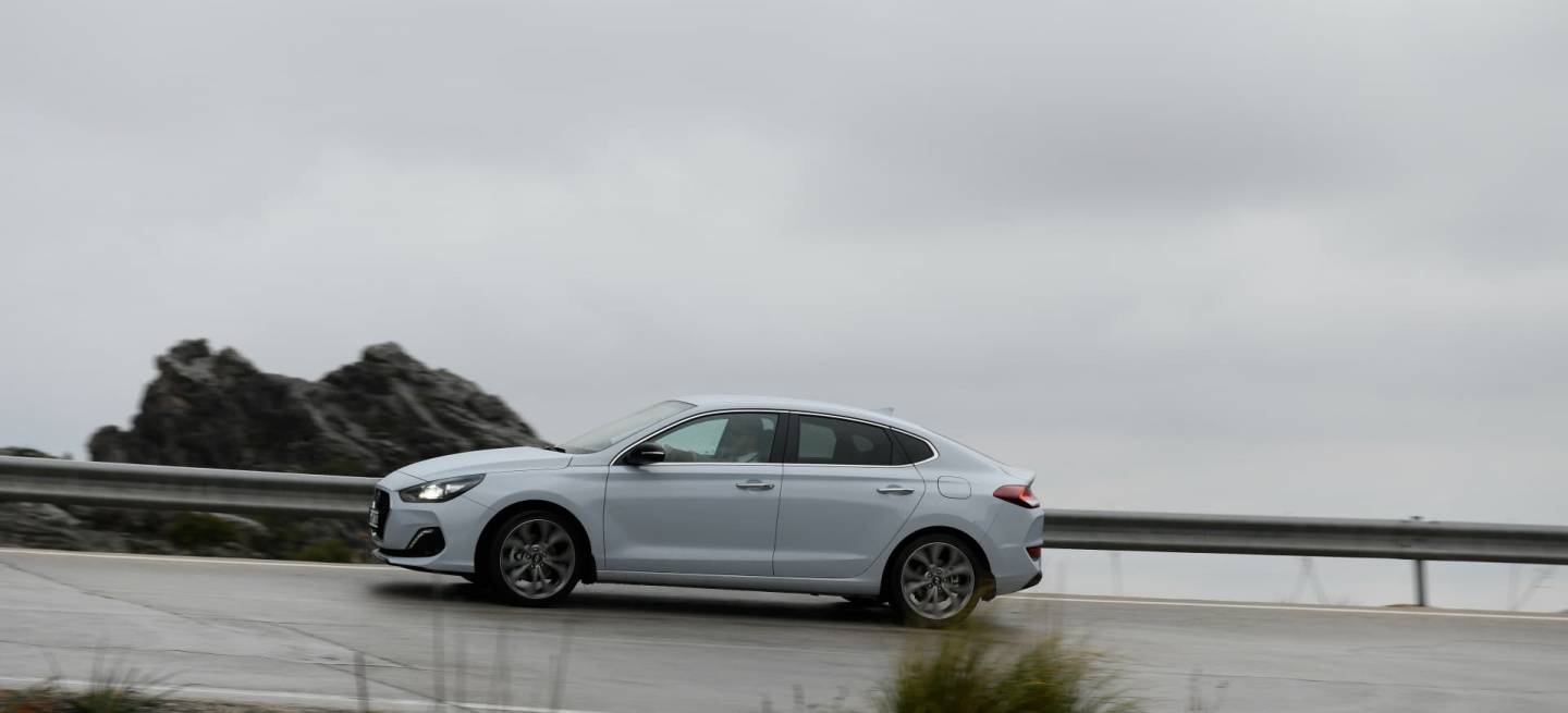 Hyundai_i30_Fastback_097