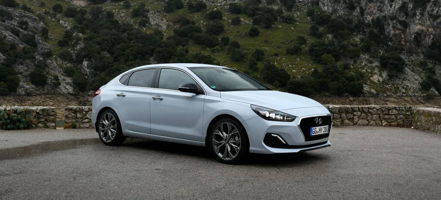 Hyundai_i30_Fastback_p