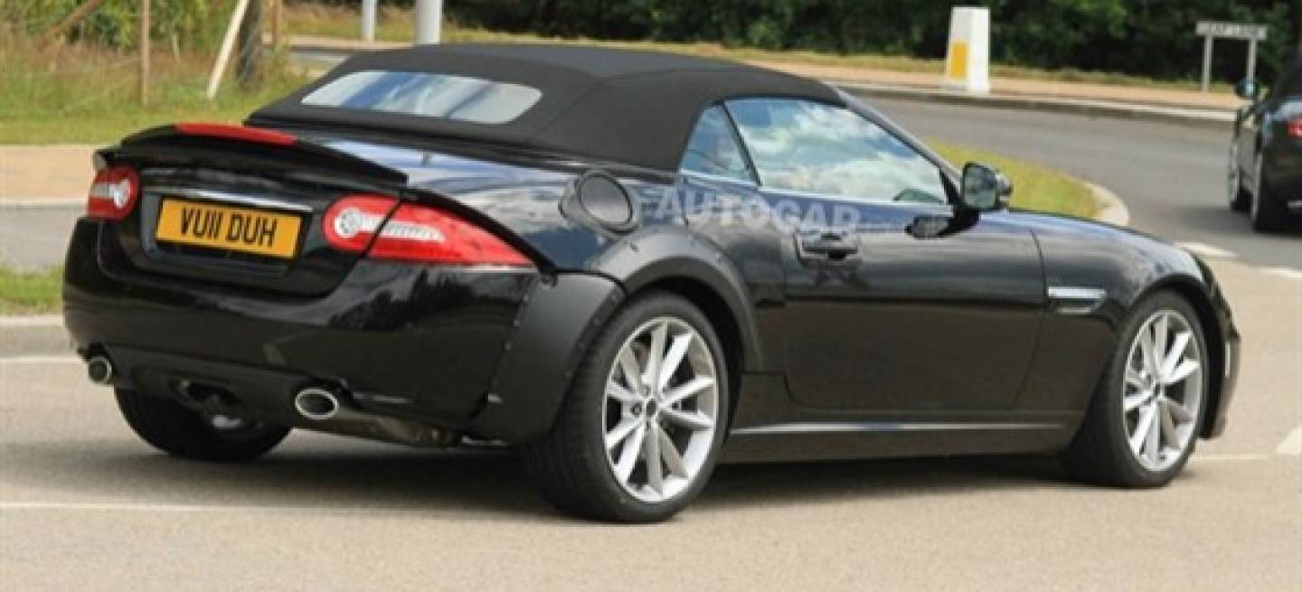 Jaguar-XK-24611111040367011600×1060-560px