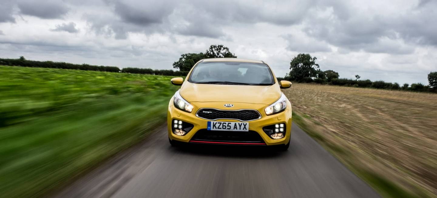 Kia_Pro_ceed_GT_2016_amarillo_DM_12