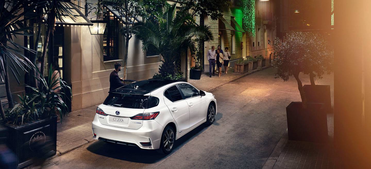Lexus_CT_200h_fuji_1