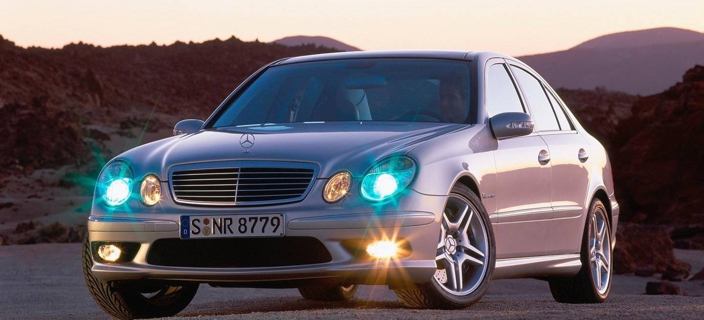 Mercedes-Benz-E55_AMG-2003-0817-01