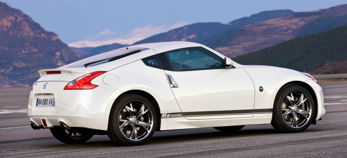 Nissan_370Z_back_1