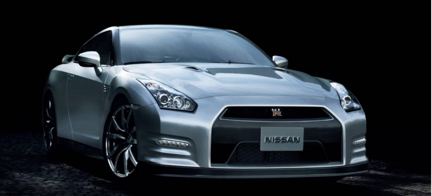 Nissan_GT-R_2013_Japanese_Spec_02