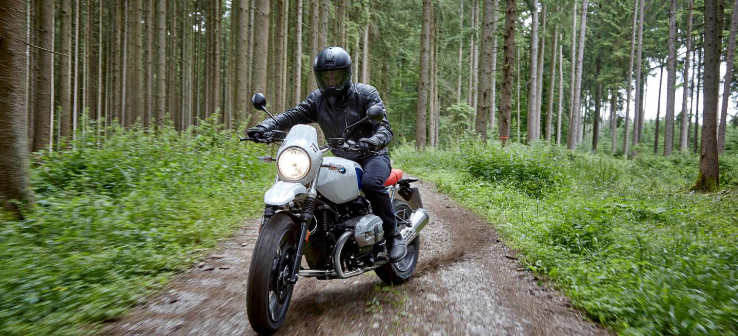 P90235404_highRes_the-new-bmw-r-ninet-