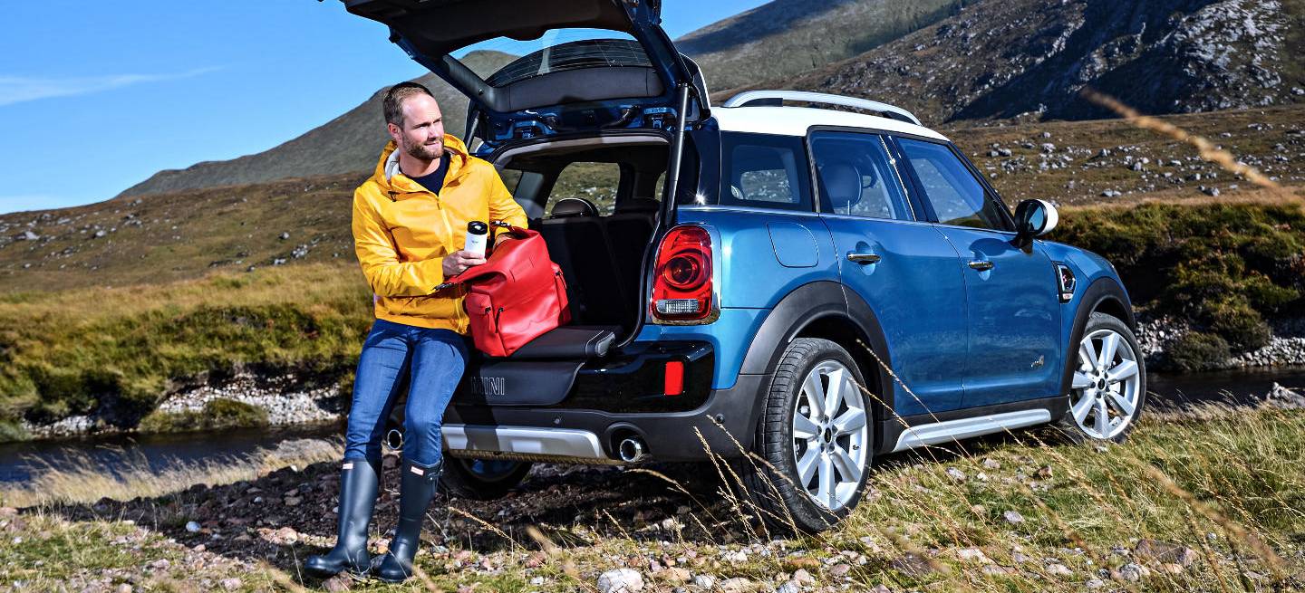 p90240802_highres_mini-cooper-s-countr