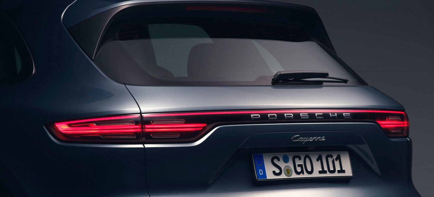 Porsche_Cayenne_00016_1440x655c.jpg
