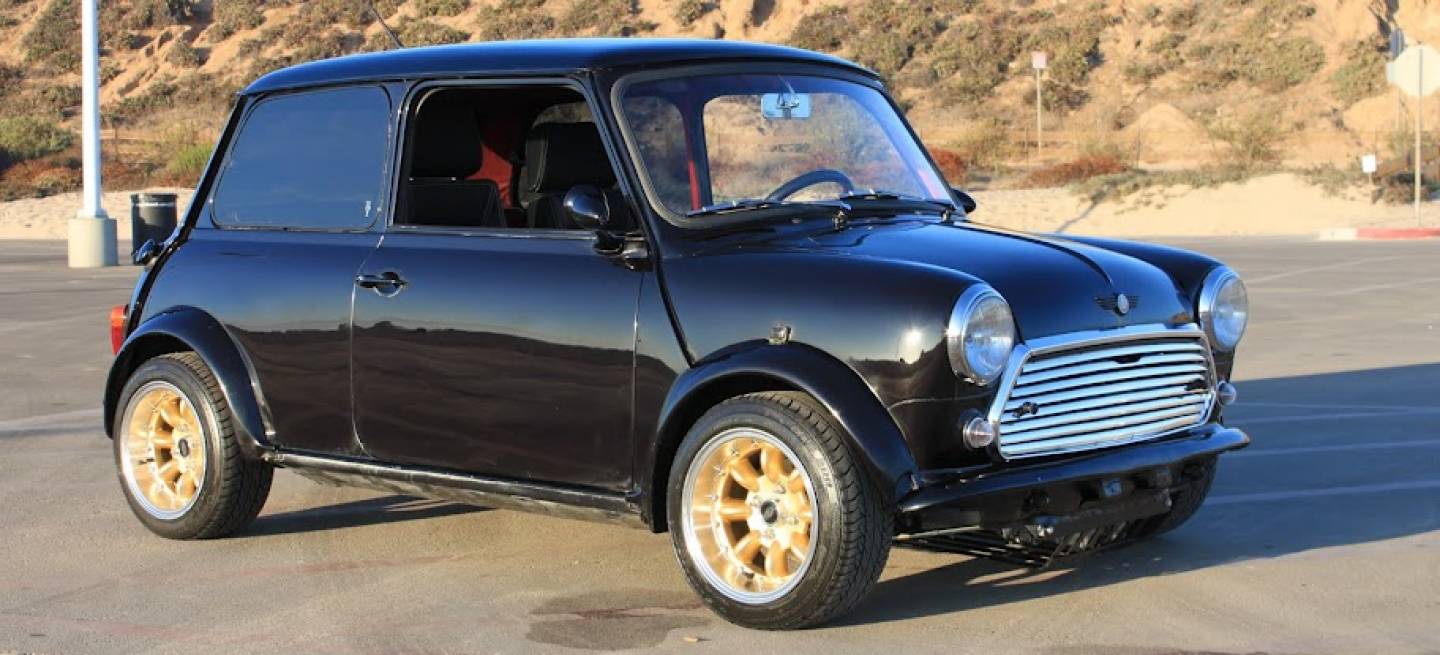 Pro-Motive_Austin_Mini_1970_Yamaha_R1_01