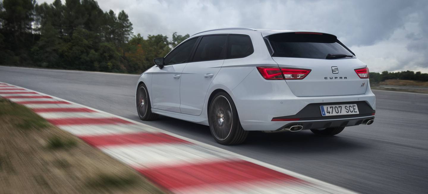 SEAT_Leon_ST_Cupra_2015_4