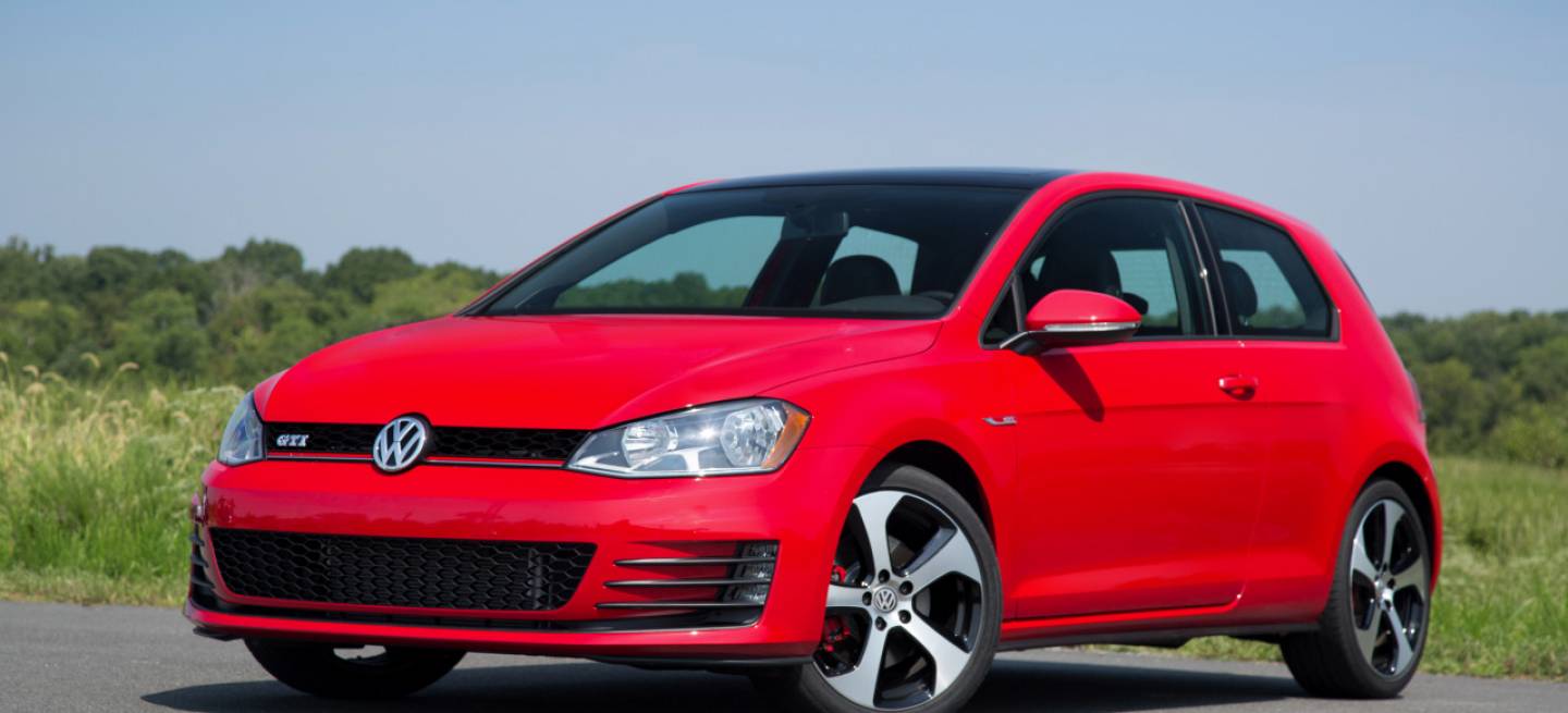 Volkswagen_Golf_GTI_2015_USA_DM_1