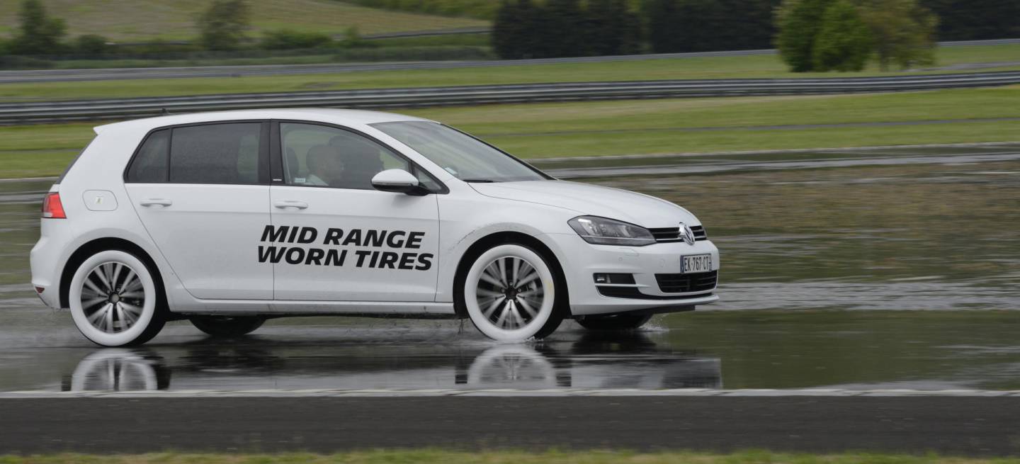 -..-albums-PRESS-01_GROUPE-CORPORATE-TRUTH ABOUT WORN TIRES MAY 2017-LATERAL WET EXPERIENCE-_FFL9603ret