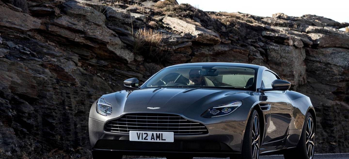 aston-martin-db11-2016-13