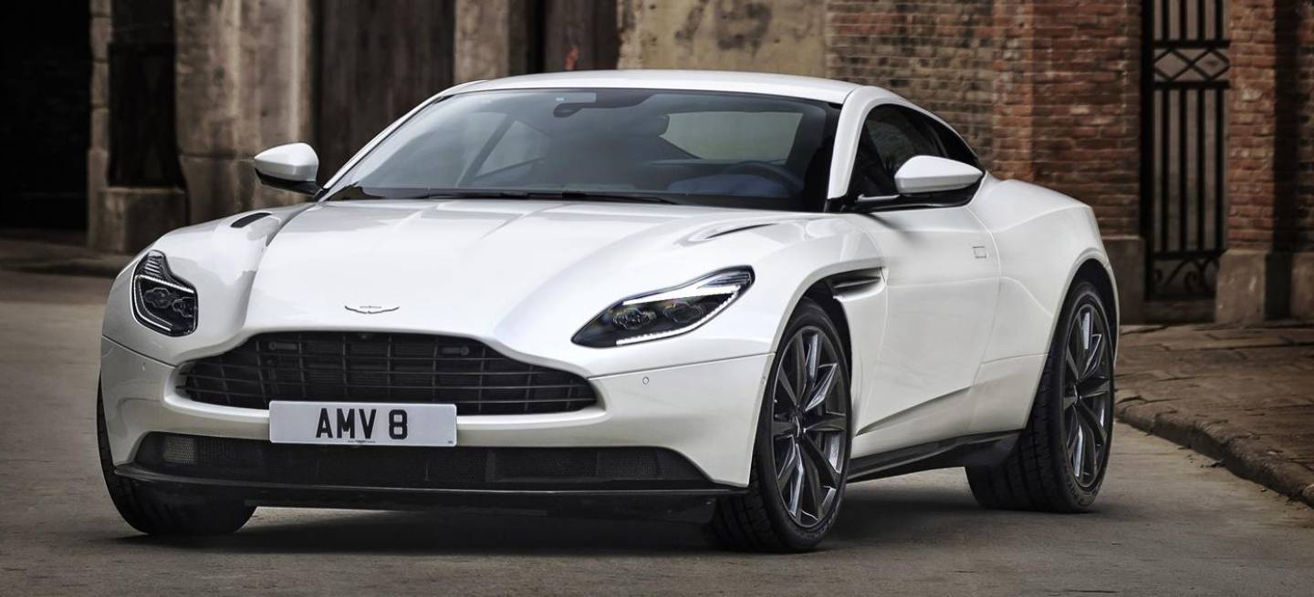 aston-martin-db11-v8-0617-023