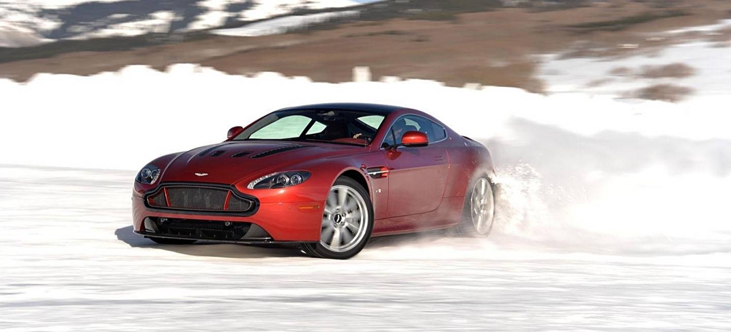 aston-martin-on-ice-010615-00