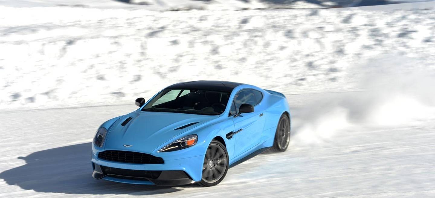 aston-martin-on-ice-2014-261214-23