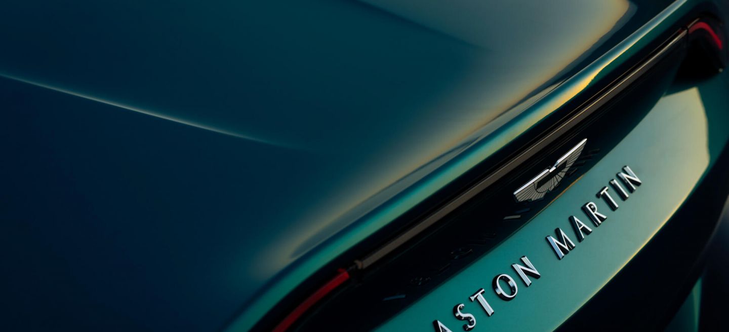aston-martin-v12-vantage-roadster-noresizing-09-63036fd4a12ac_1440x655c.jpg