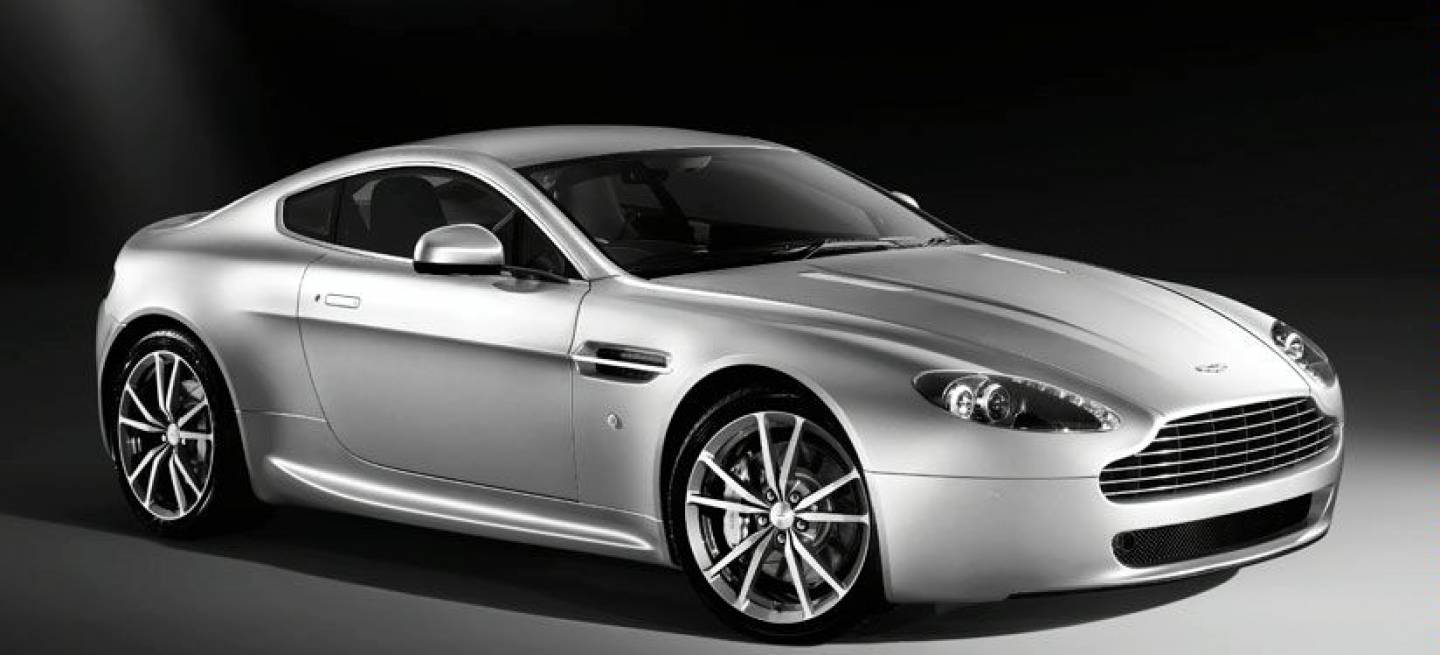 Aston Martin V8 Vantage 2010