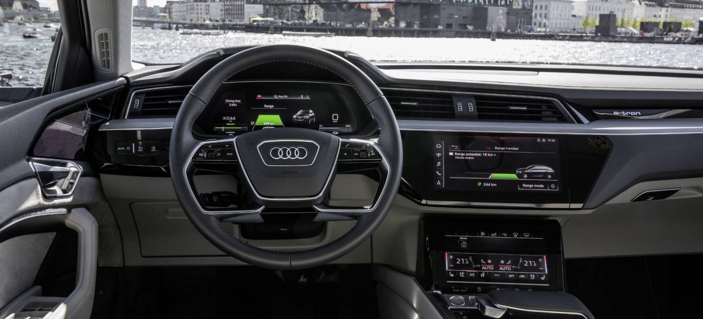 audi-e-tron-interior-170_1440x655c.jpg