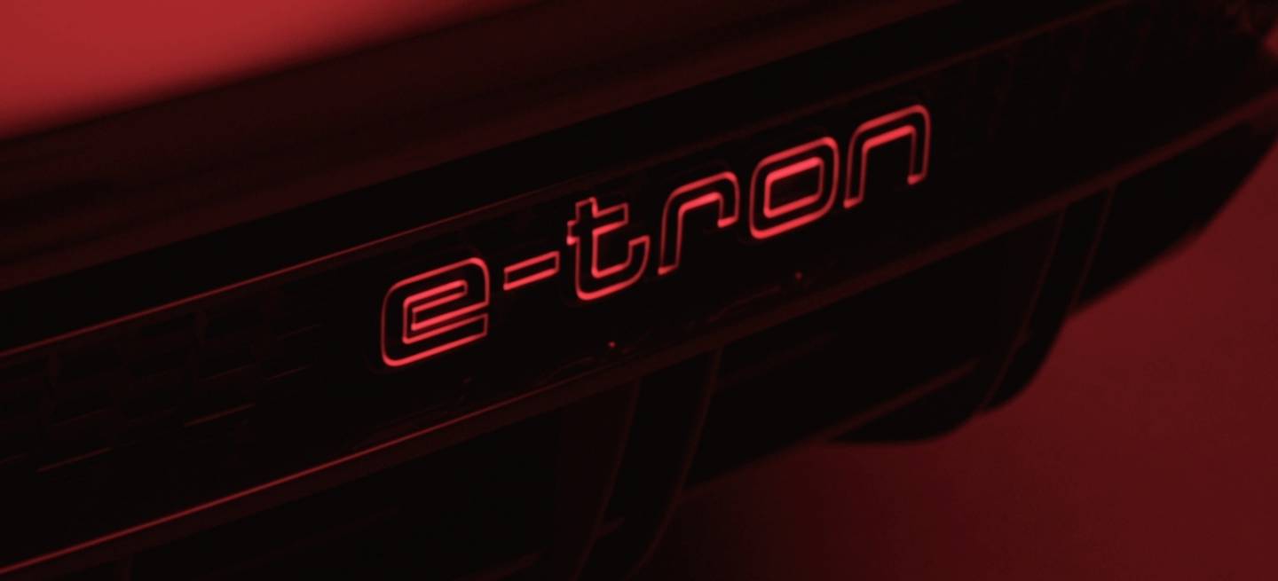Audi E Tron Teaser 1118 01 Audi E Tron Teaser 1118 01