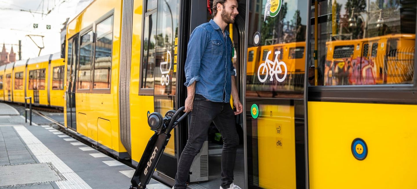 Audi Combines E Scooter With Skateboard Audi Combines E Scooter With Skateboard