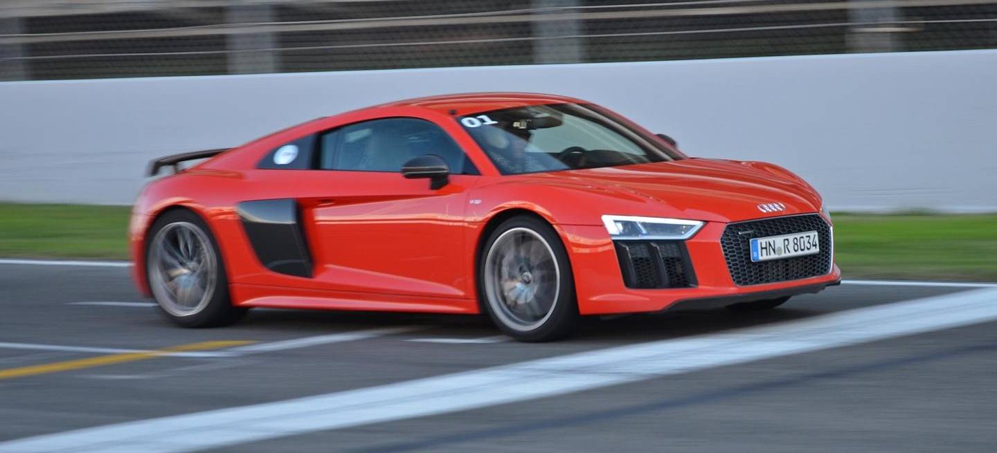 audi-r8-V10-montmelo-1115-19-mdm