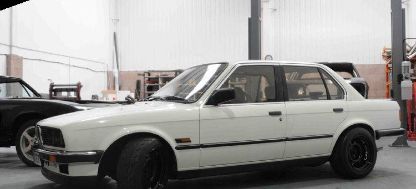 bmw-e30-v8-dm-1