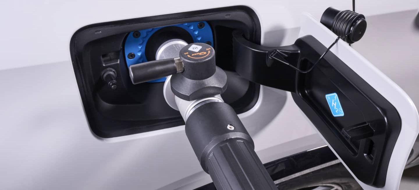 bmw-ix5-hydrogen-noresizing-00-6390425b7741d_1440x655c.jpg