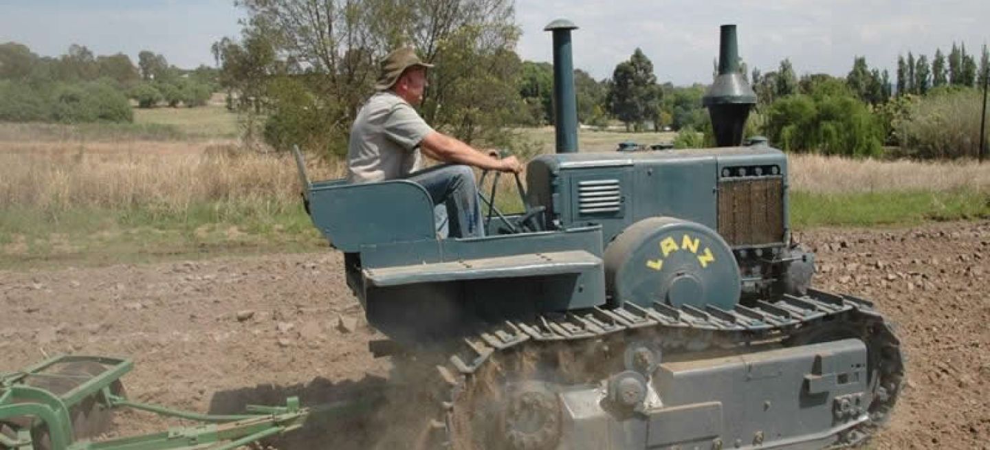 bulldog-1939-oruga_1440x655c.jpg