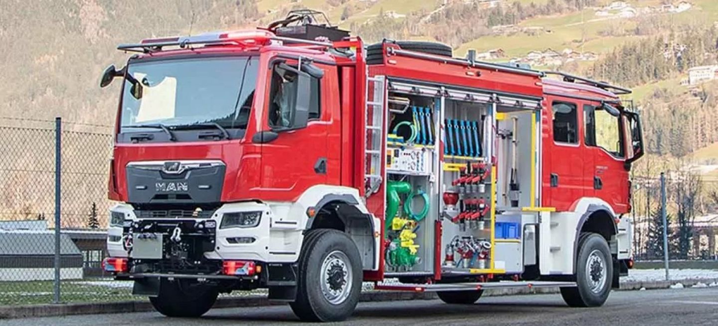 camion-doble-cabina-emergencias-1087374_1440x655c.jpg