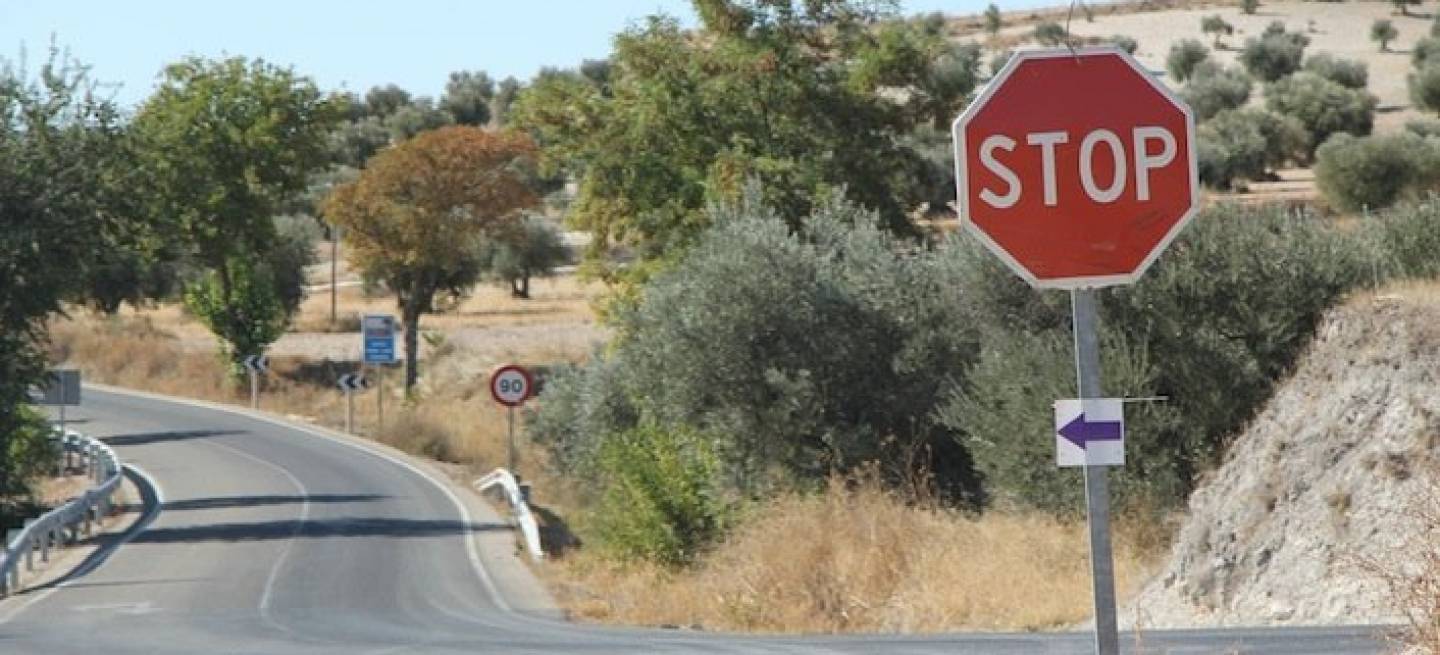 carretera-cruce-senhal-stop-p1