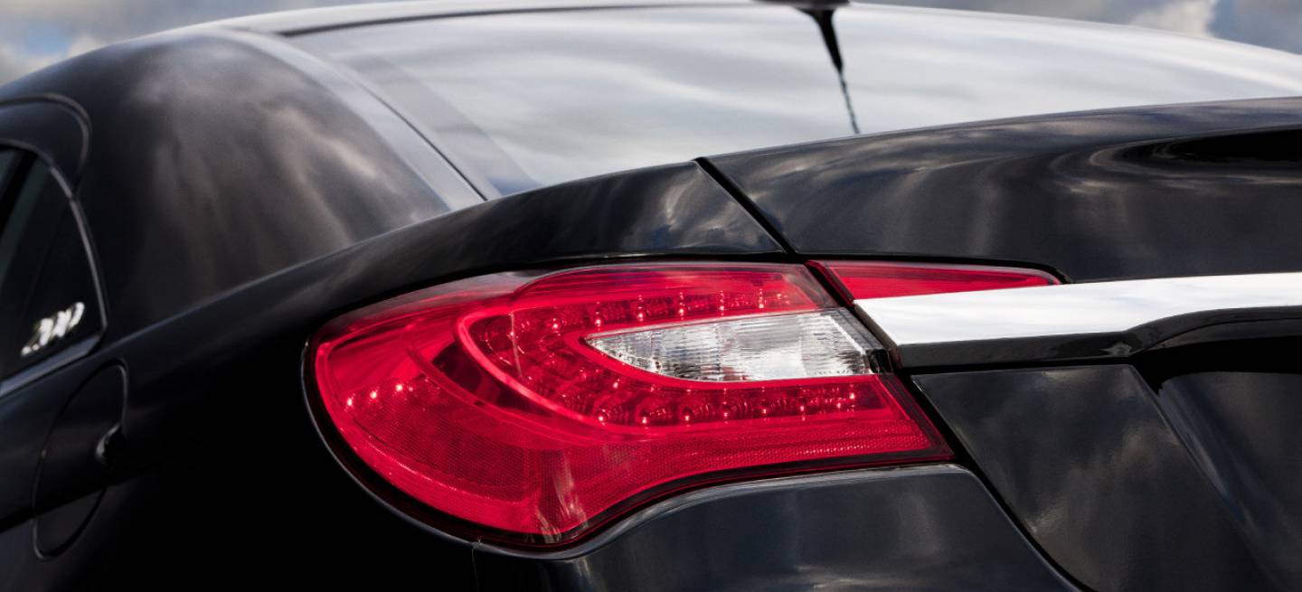 chrysler-200-adelanto-1