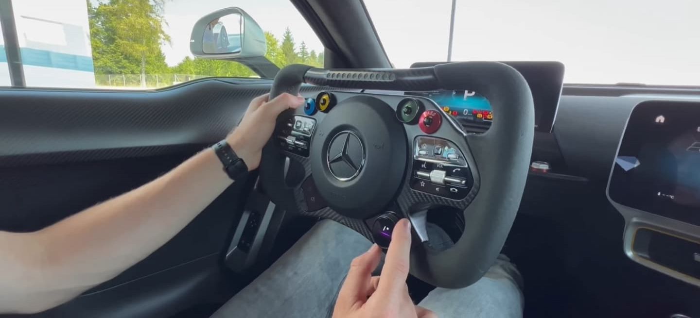 como-conducir-mercedes-amg-one-noresizing-01-62f231d750595_1440x655c.jpg