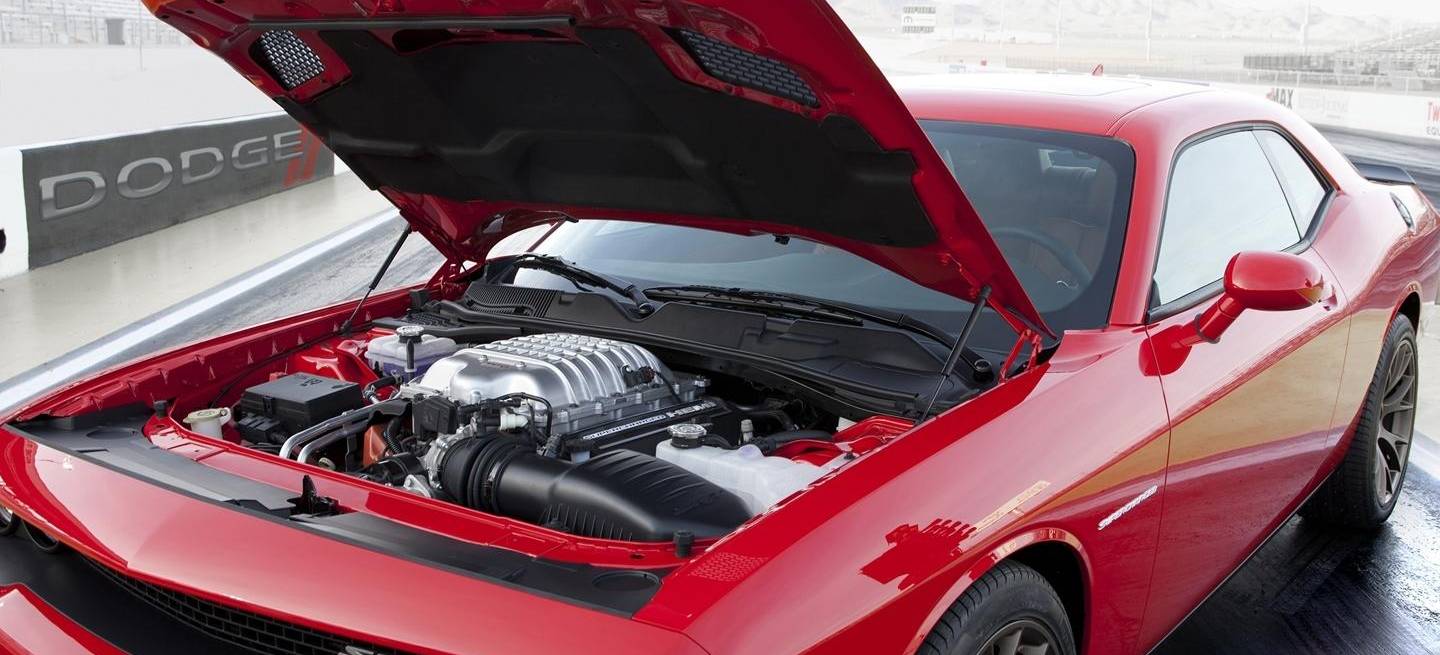 dodge-challenger-srt-0317-01