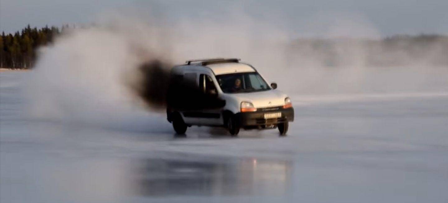 drifting-kangoo-hielo