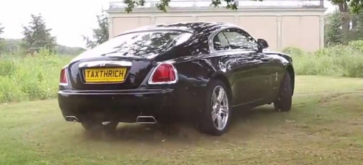 drifting-rolls-royce-wraith