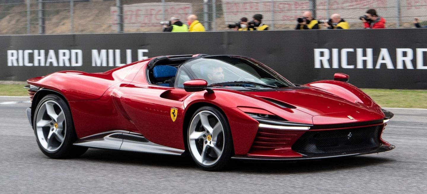 ferari-daytona-sp3-2021-17-619a8a74b3fb0_1440x655c.jpg