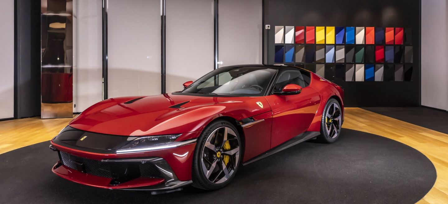 ferrari-12cilindri-2025-10-1067263_1440x655c.jpg