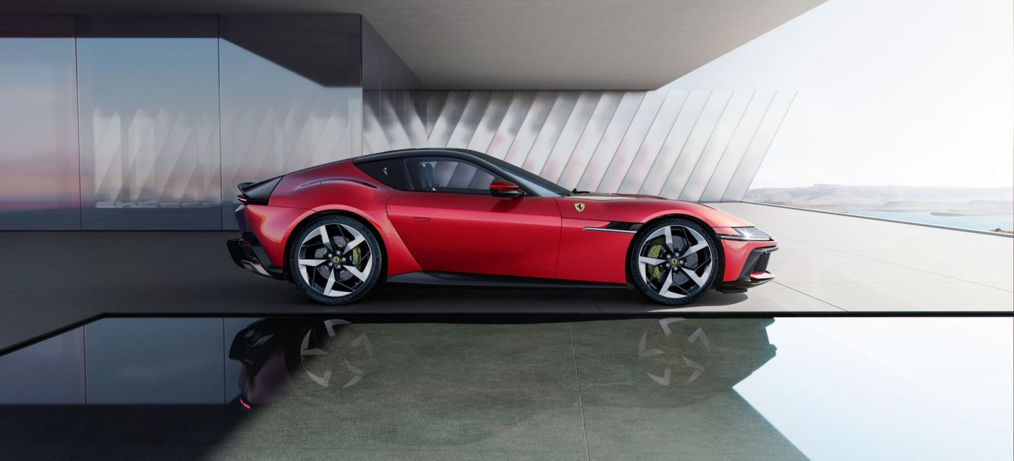 ferrari-12cilindri-2025-39-1067276_1440x655c.jpg
