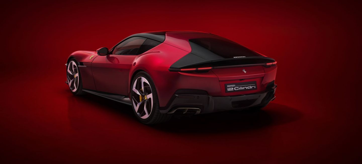 ferrari-12cilindri-2025-vista-trasera-1067271_1440x655c.jpg