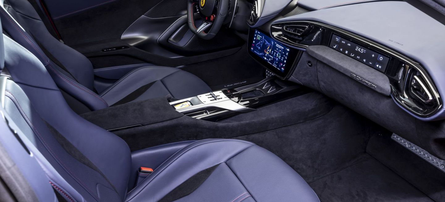 ferrari-12cilindri-interior-2025-1067282_1440x655c.jpg