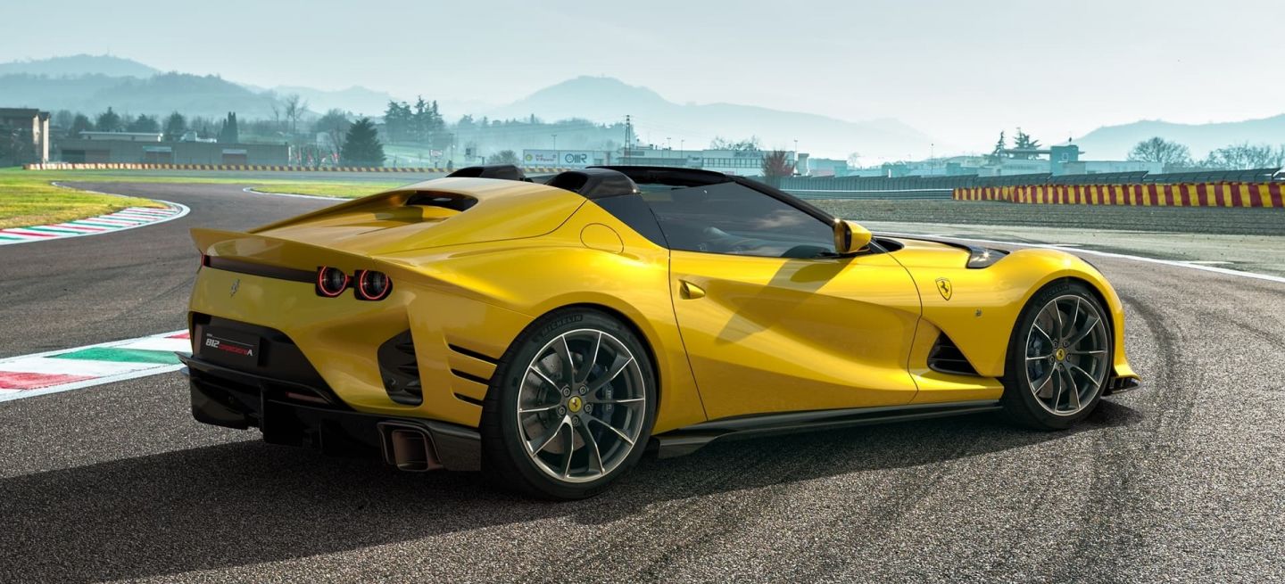ferrari-812-competizione-2021-0521-003_1440x655c.jpg
