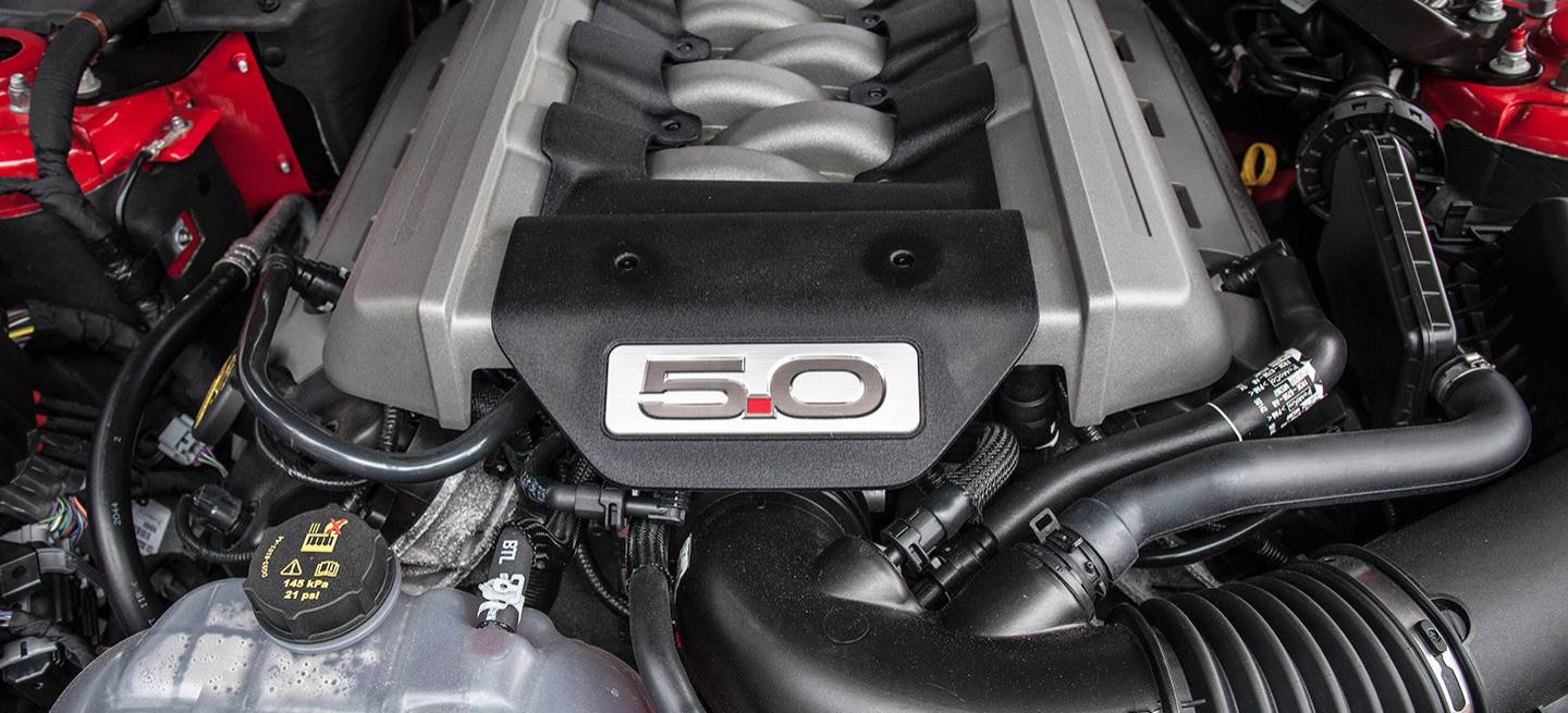 ford-mustang-chevrolet-camaro-cuatro-cilindros-2-1440px