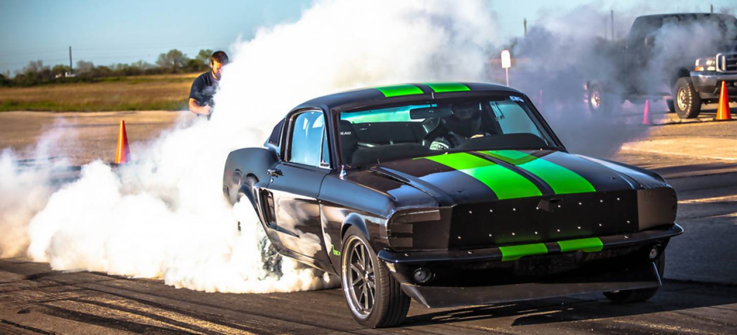 ford-mustang-zombie-210415-00