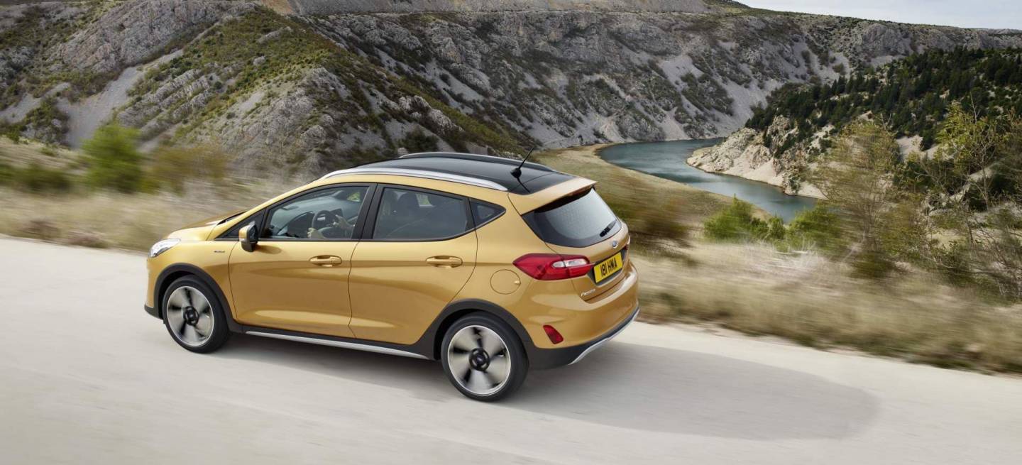 ford_fiesta2016_active_34_rear_driving_04