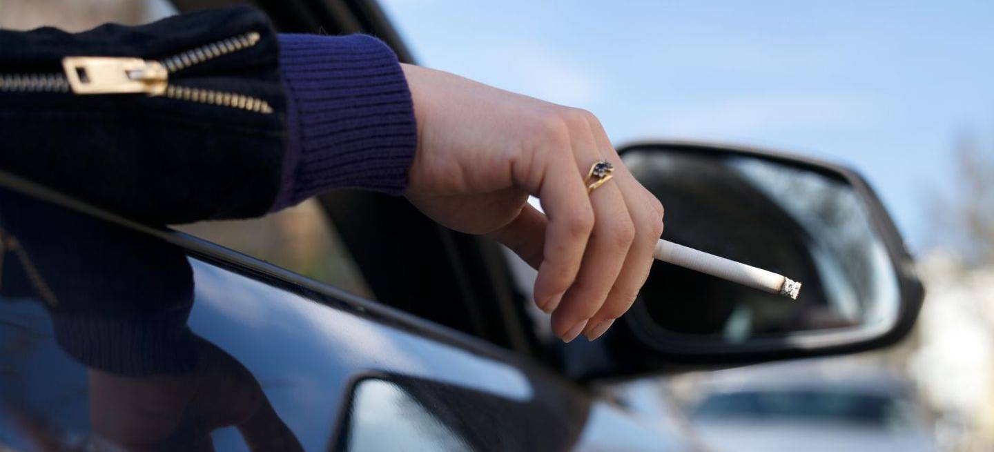 fumar-coche-2