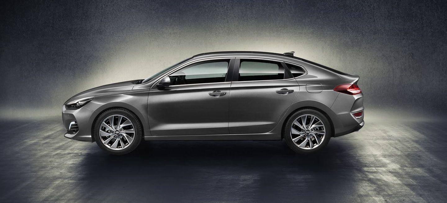 hyundai-i30-fastback-2018-p